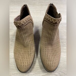 Earth Peak Perry Brown Perforated Ankle Boots Women’s Size 7.5M